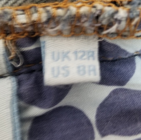 Boden bootcut Jean's. Size 8 regular. - Picture 4 of 6